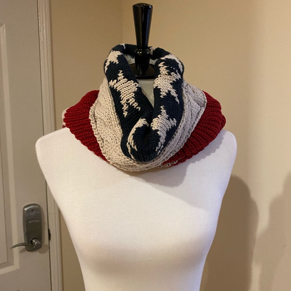NWOT 🇺🇸 Red White Blue Stripes and Stars Scarf